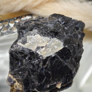 Fluorine Noire et ses reflets bleus