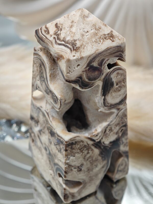 Prisme Calcite Chocolat avec druse