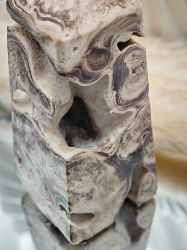 Prisme Calcite Chocolat avec druse – Image 4